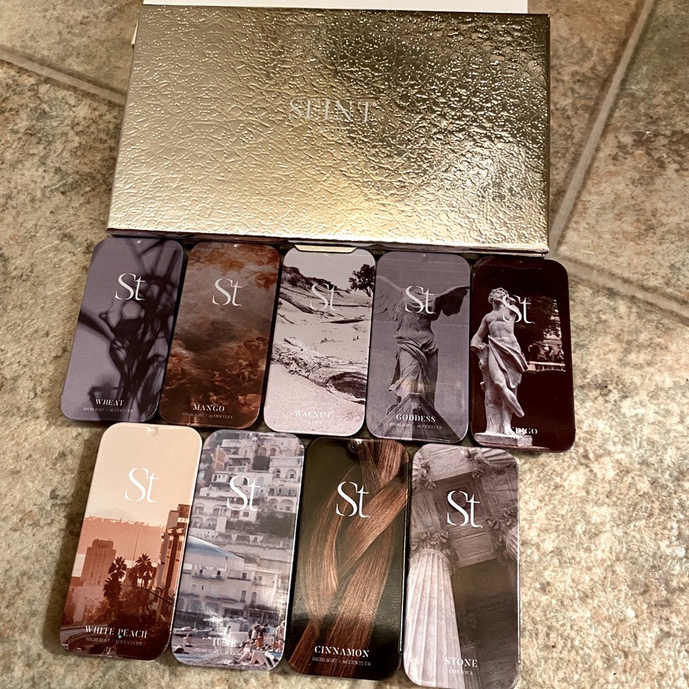 Seint case and makeup!